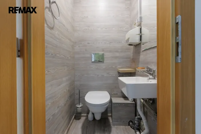 Prodej obchodního prostoru, Karlovy Vary - Rybáře, Konečná, 72 m2