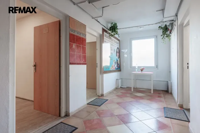 Prodej obchodního prostoru, Karlovy Vary - Rybáře, Konečná, 72 m2
