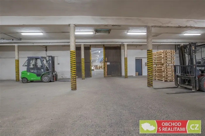 Pronájem výrobních prostor, Morašice, 2710 m2