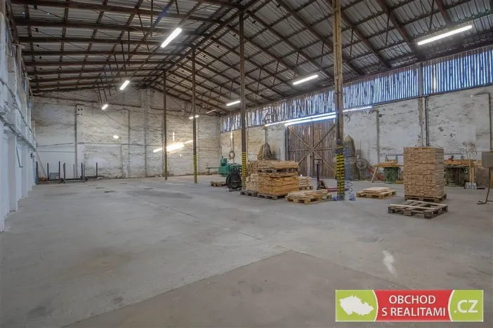 Pronájem výrobních prostor, Morašice, 2710 m2