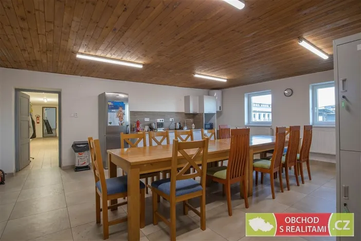 Pronájem výrobních prostor, Morašice, 2710 m2