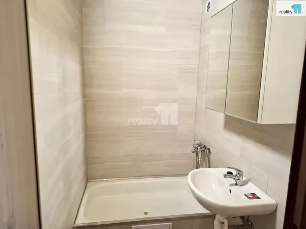 Pronájem bytu 2+kk, Praha - Černý Most, Kpt. Stránského, 45 m2