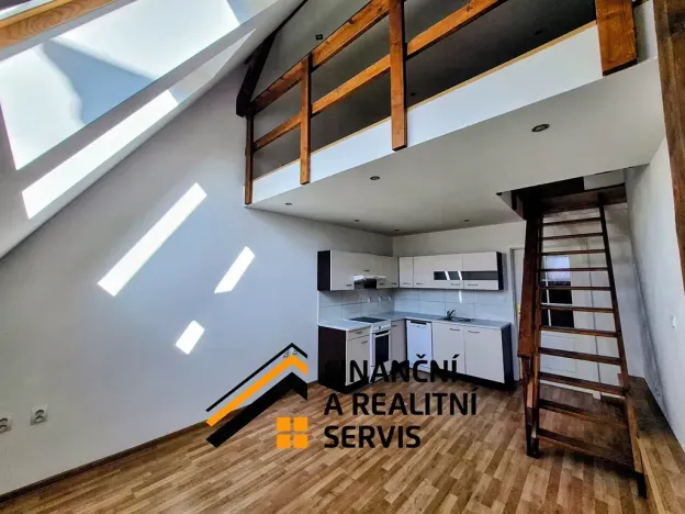 Pronájem atypického bytu, Mladá Boleslav, Husova, 60 m2