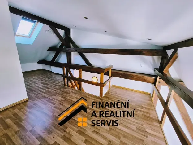 Pronájem atypického bytu, Mladá Boleslav, Husova, 60 m2