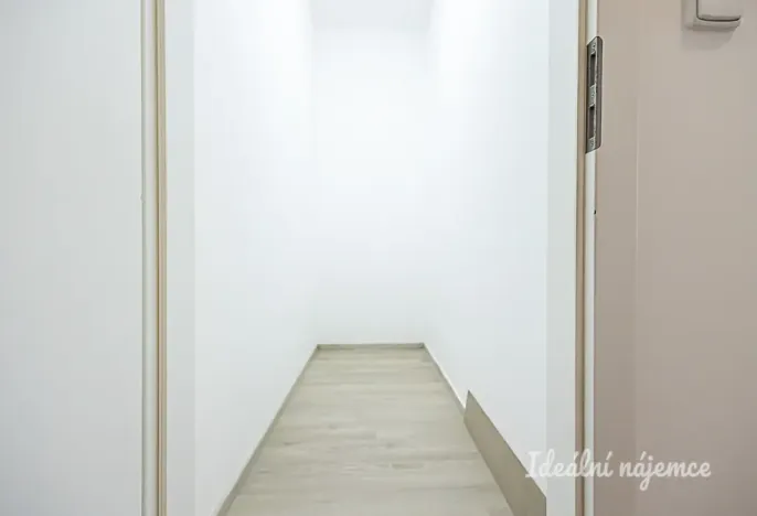 Pronájem bytu 2+kk, Praha - Kunratice, Pod Haltýřem, 47 m2