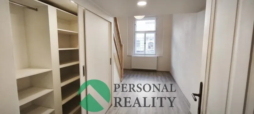 Pronájem bytu 3+kk, Praha - Karlín, Urxova, 67 m2