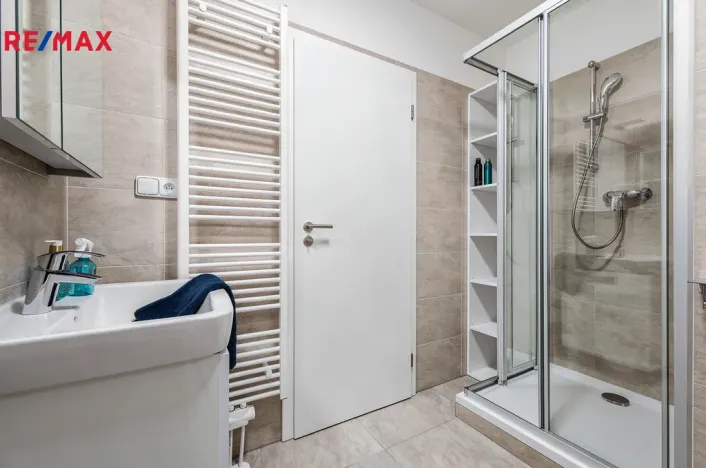 Pronájem bytu 1+kk, Praha - Dolní Počernice, Černodolská, 39 m2