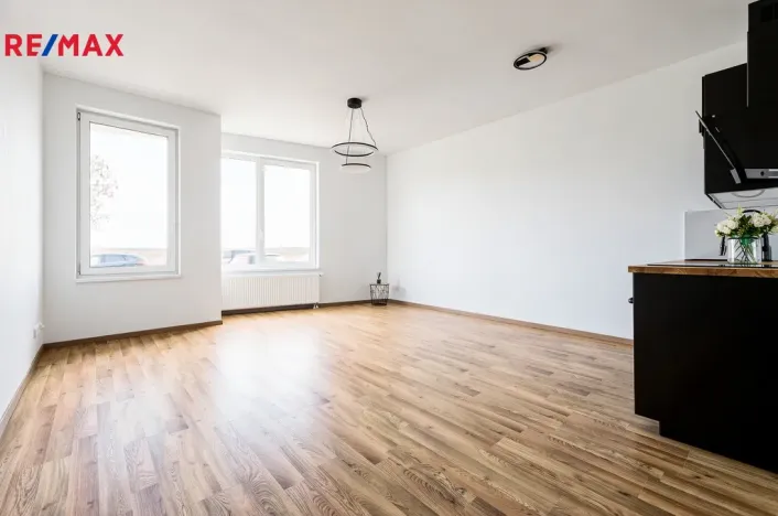Pronájem bytu 1+kk, Praha - Dolní Počernice, Černodolská, 39 m2