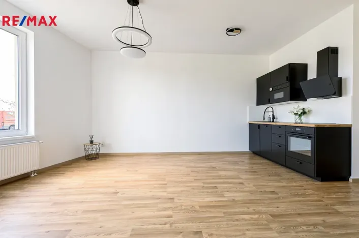 Pronájem bytu 1+kk, Praha - Dolní Počernice, Černodolská, 39 m2
