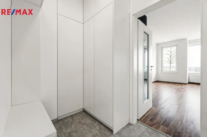 Pronájem bytu 1+kk, Praha - Dolní Počernice, Černodolská, 39 m2