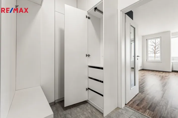 Pronájem bytu 1+kk, Praha - Dolní Počernice, Černodolská, 39 m2