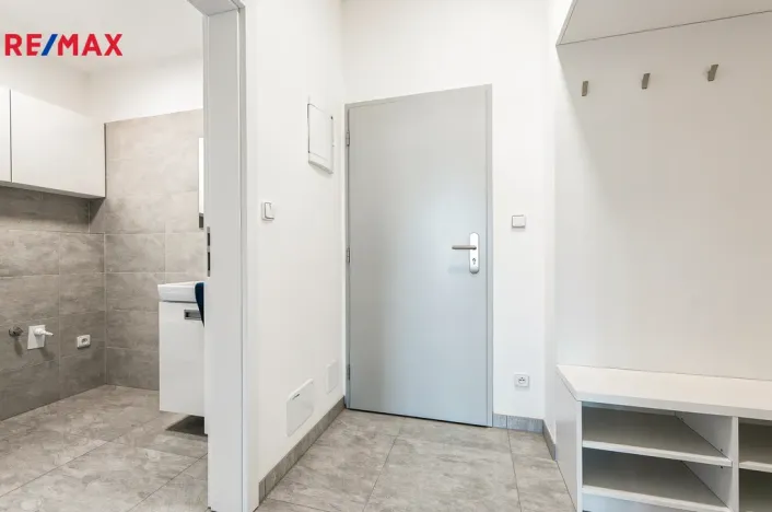 Pronájem bytu 1+kk, Praha - Dolní Počernice, Černodolská, 39 m2