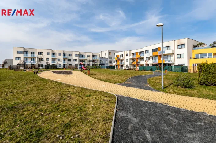 Pronájem bytu 1+kk, Praha - Dolní Počernice, Černodolská, 39 m2