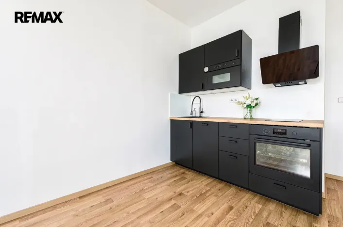 Pronájem bytu 1+kk, Praha - Dolní Počernice, Černodolská, 39 m2