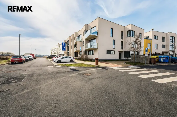 Pronájem bytu 1+kk, Praha - Dolní Počernice, Černodolská, 39 m2
