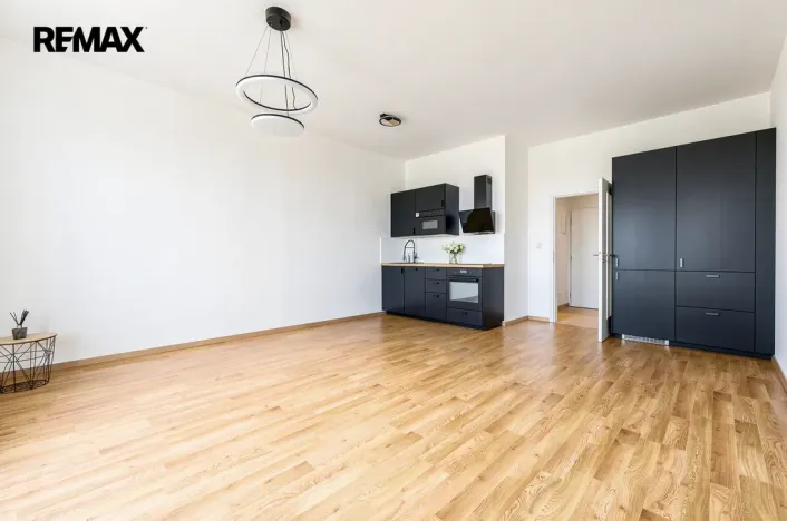 Pronájem bytu 1+kk, Praha - Dolní Počernice, Černodolská, 39 m2