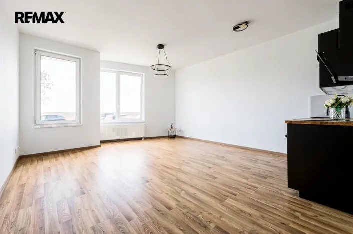 Pronájem bytu 1+kk, Praha - Dolní Počernice, Černodolská, 39 m2