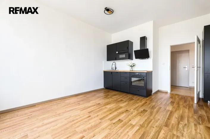 Pronájem bytu 1+kk, Praha - Dolní Počernice, Černodolská, 39 m2