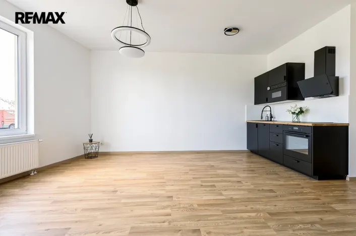 Pronájem bytu 1+kk, Praha - Dolní Počernice, Černodolská, 39 m2