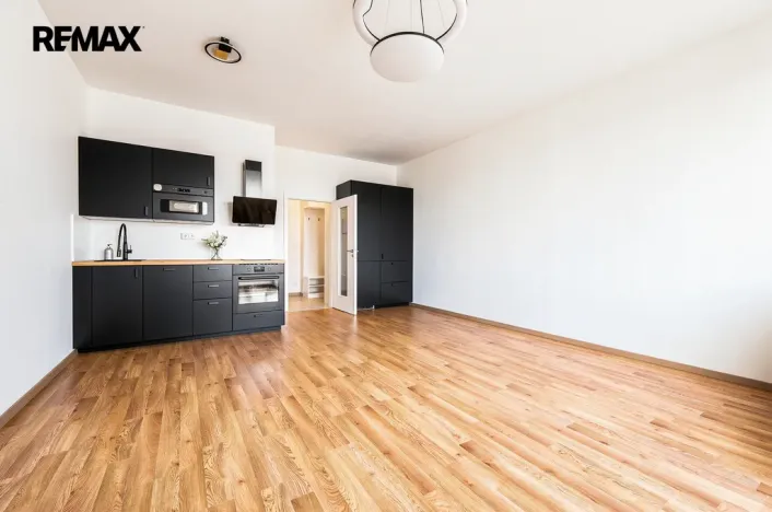 Pronájem bytu 1+kk, Praha - Dolní Počernice, Černodolská, 39 m2