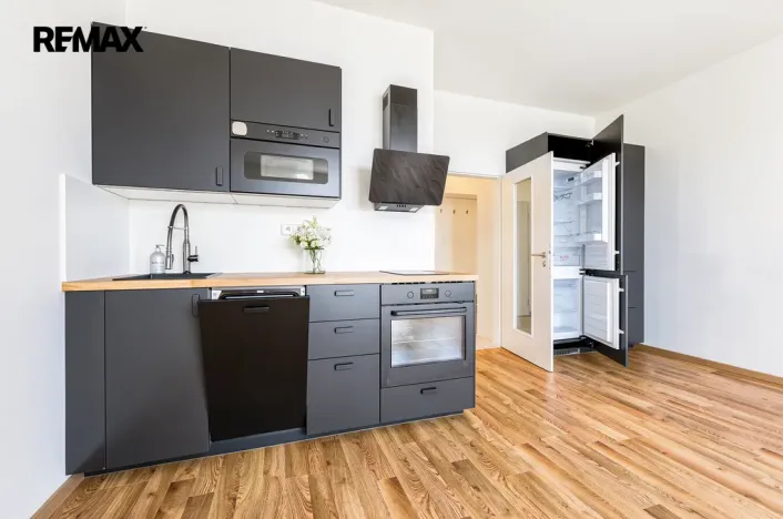 Pronájem bytu 1+kk, Praha - Dolní Počernice, Černodolská, 39 m2