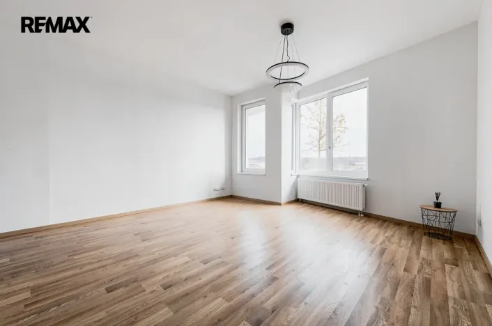 Pronájem bytu 1+kk, Praha - Dolní Počernice, Černodolská, 39 m2
