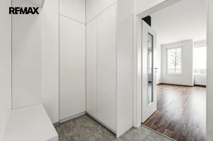 Pronájem bytu 1+kk, Praha - Dolní Počernice, Černodolská, 39 m2