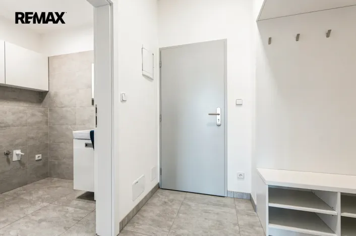 Pronájem bytu 1+kk, Praha - Dolní Počernice, Černodolská, 39 m2