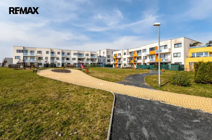 Pronájem bytu 1+kk, Praha - Dolní Počernice, Černodolská, 39 m2