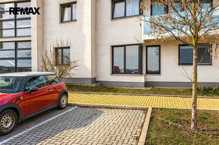 Pronájem bytu 1+kk, Praha - Dolní Počernice, Černodolská, 39 m2
