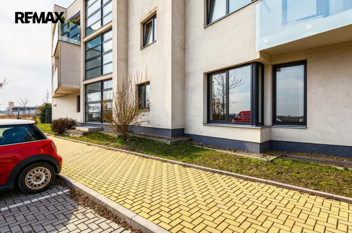 Pronájem bytu 1+kk, Praha - Dolní Počernice, Černodolská, 39 m2