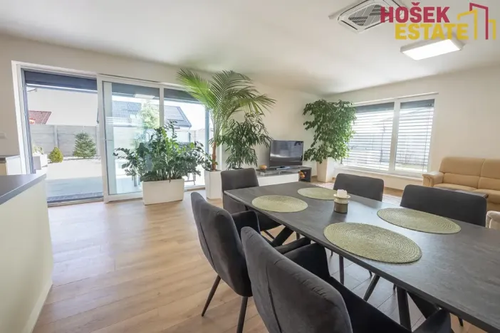 Prodej rodinného domu, Pohořelice, U Větrolamu, 160 m2