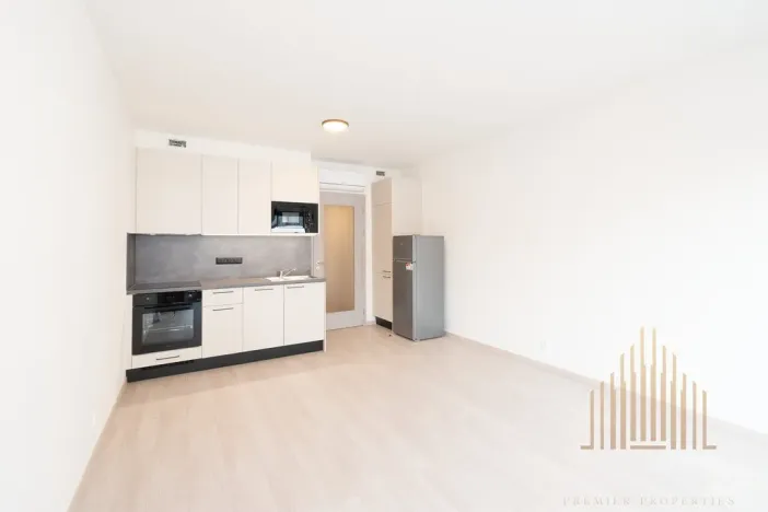 Pronájem bytu 1+kk, Praha - Hloubětín, Poděbradská, 32 m2