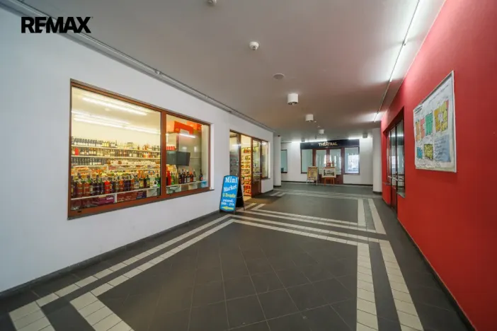 Prodej obchodního prostoru, Karlovy Vary, Divadelní náměstí, 52 m2