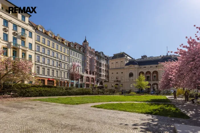 Prodej obchodního prostoru, Karlovy Vary, Divadelní náměstí, 52 m2
