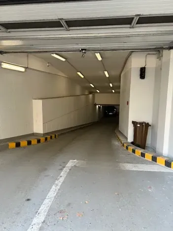 Pronájem garážového stání, Praha - Holešovice, Tusarova, 12 m2