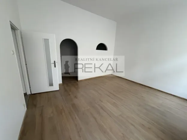 Pronájem bytu 2+kk, Praha - Smíchov, Kmochova, 45 m2