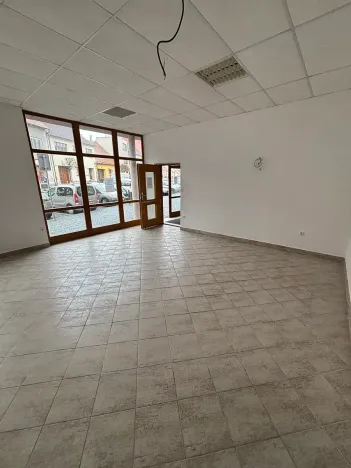 Pronájem obchodního prostoru, Náměšť nad Oslavou, Masarykovo nám., 42 m2