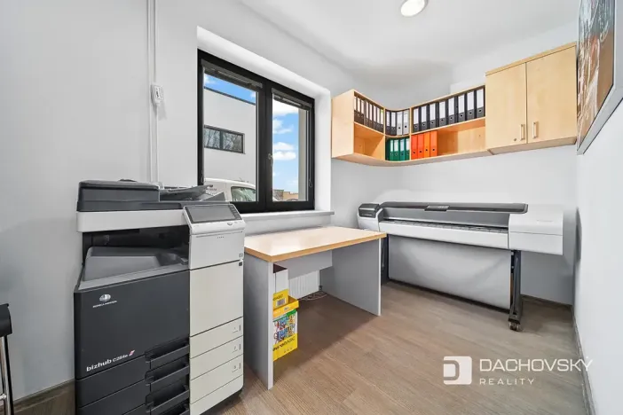 Prodej obchodního prostoru, Pardubice, K Dolíčku, 374 m2