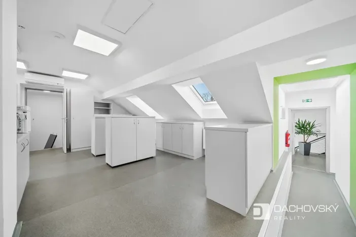 Prodej obchodního prostoru, Pardubice, K Dolíčku, 374 m2