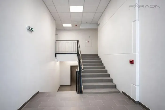 Pronájem skladu, Praha - Hostivař, K pérovně, 1100 m2