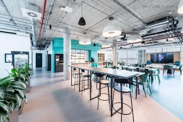 Pronájem kanceláře, Praha - Karlín, Rohanské nábřeží, 706 m2