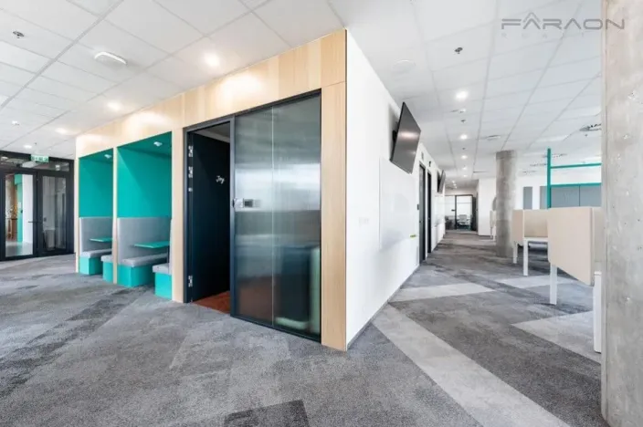 Pronájem kanceláře, Praha - Karlín, Rohanské nábřeží, 706 m2