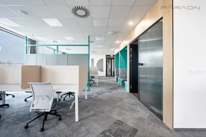 Pronájem kanceláře, Praha - Karlín, Rohanské nábřeží, 706 m2