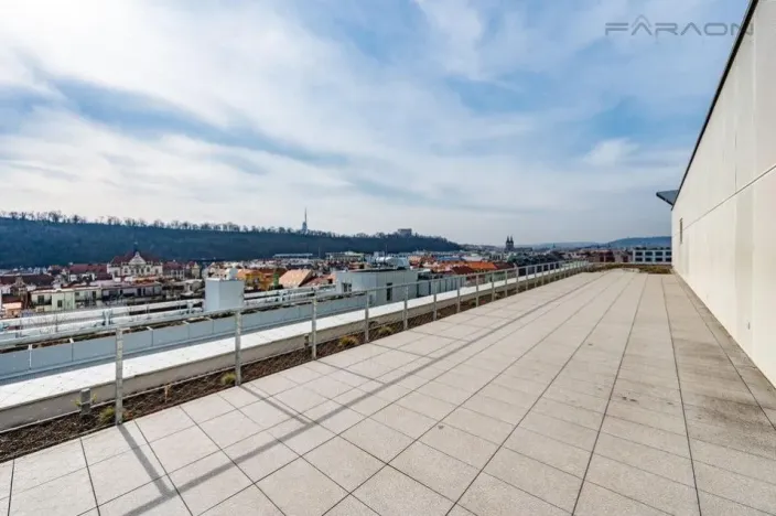 Pronájem kanceláře, Praha - Karlín, Rohanské nábřeží, 706 m2