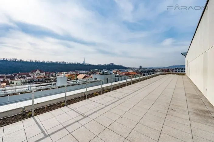 Pronájem kanceláře, Praha - Karlín, Rohanské nábřeží, 706 m2