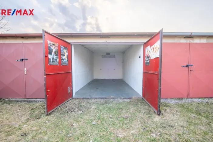 Prodej garáže, Hradec Králové, 15 m2