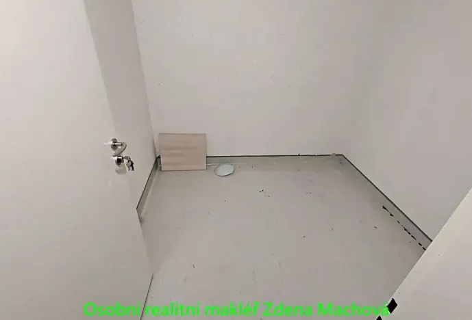 Pronájem bytu 1+kk, Praha - Žižkov, Ke kapslovně, 38 m2