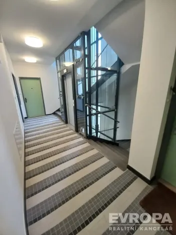 Pronájem bytu 1+kk, Praha - Holešovice, Pplk. Sochora, 26 m2