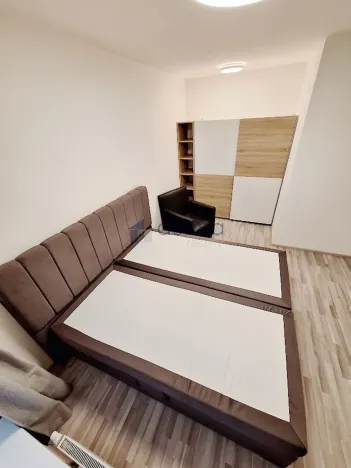 Pronájem bytu 2+kk, Praha, Huppnerova, 54 m2